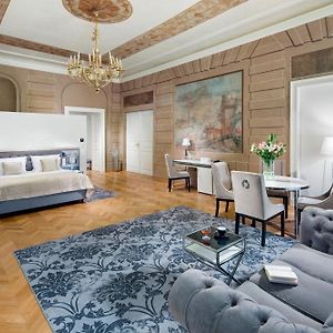 King Suite Premium Sofa Bed Non-Smoking